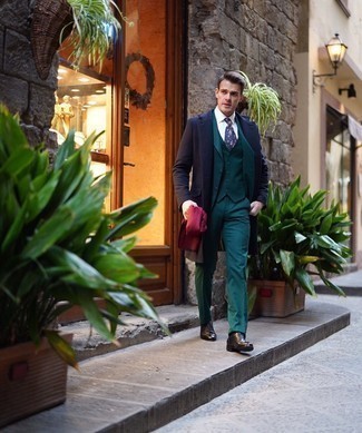 Какие оксфорды носить с оливковым костюмом