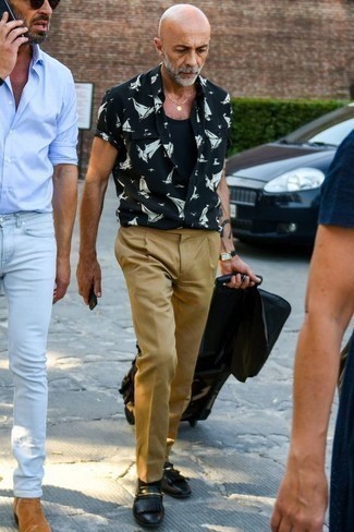 С чем носить оливковый чемодан мужчине