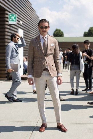 С чем носить оливковые солнцезащитные очки мужчине