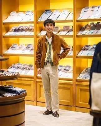 С чем носить оливковый трикотажный жилет мужчине