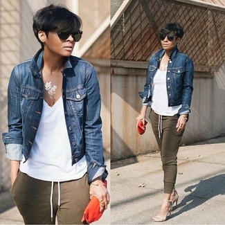 С чем носить оливковые спортивные штаны женщине