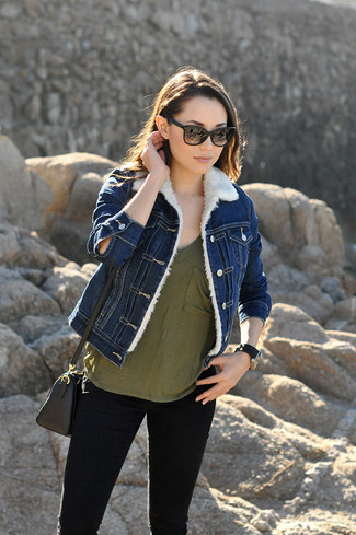 С чем носить оливковую футболку женщине