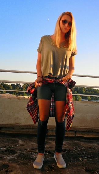 С чем носить оливковую футболку женщине