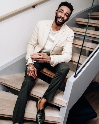 Какие пиджаки носить с оливковыми лоферами с кисточками