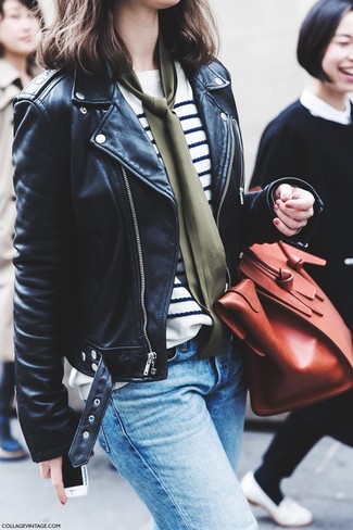 С чем носить оливковый галстук женщине