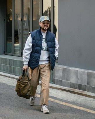 С чем носить оливковую большую сумку мужчине