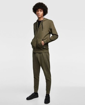С чем носить оливковый спортивный костюм мужчине
