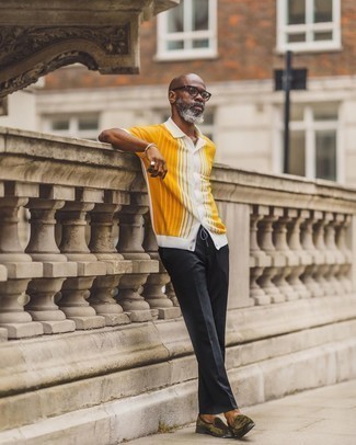 С чем носить оливковые бархатные лоферы мужчине