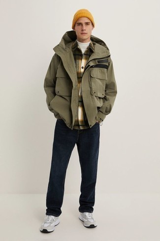 Какие кроссовки носить с оливковой ветровкой мужчине