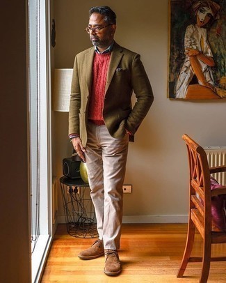 Как носить оливковый шерстяной пиджак с бежевыми брюками чинос
