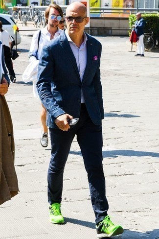 Какие пиджаки носить с оранжевыми кроссовками мужчине