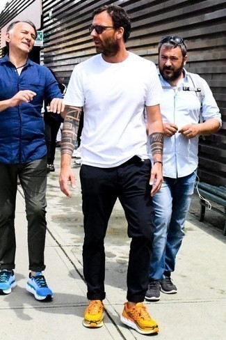 Какие брюки чинос носить с оранжевыми кроссовками