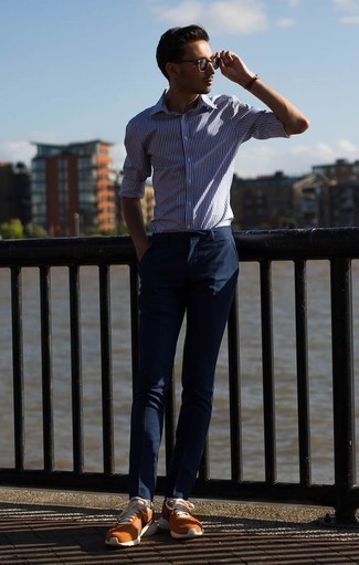 С чем носить оранжевые кроссовки мужчине