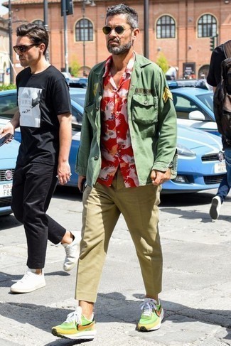 Какие куртки-рубашки носить с оранжевыми кроссовками мужчине