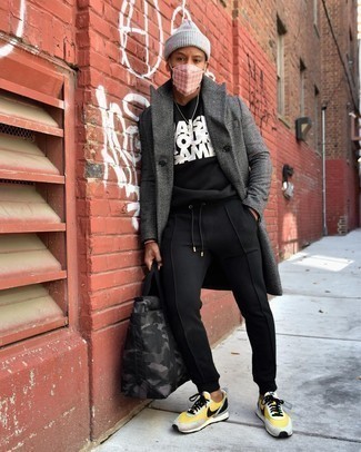 Какие спортивные штаны носить с оранжевыми кроссовками мужчине