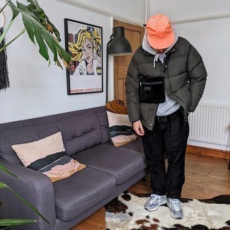 С чем носить оранжевую бейсболку мужчине