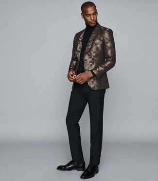 Какие классические брюки носить с оранжевым пиджаком мужчине