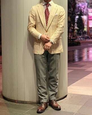 Какие классические брюки носить с оранжевым пиджаком мужчине