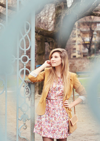 С чем носить оранжевый пиджак женщине