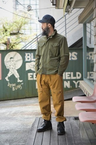 С чем носить оранжевые брюки карго