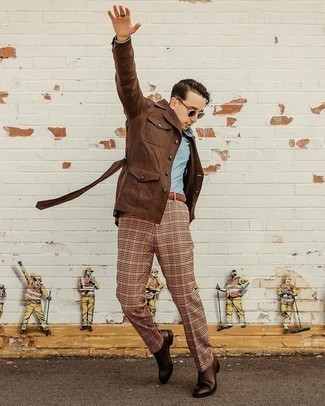 С чем носить оранжевые классические брюки в клетку мужчине