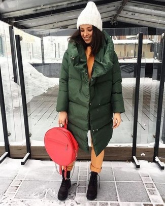 Какие ботинки на шнуровке носить с оранжевыми брюками чинос женщине