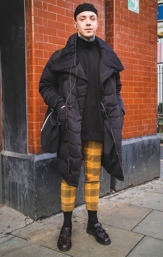 Какие водолазки носить с оранжевыми брюками чинос