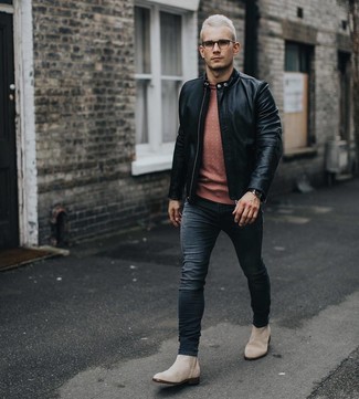 С чем носить оранжевый свитер с круглым вырезом мужчине