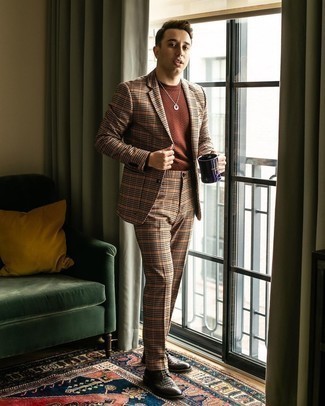 С чем носить оранжевые классические брюки мужчине