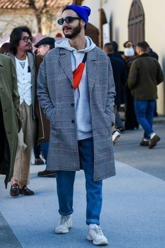 С чем носить оранжевую поясную сумку мужчине