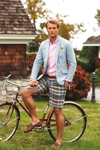 С чем носить оранжевый нагрудный платок с цветочным принтом