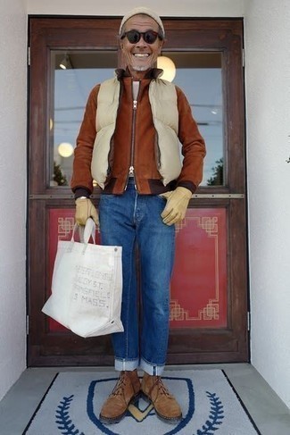 С чем носить оранжевые перчатки мужчине