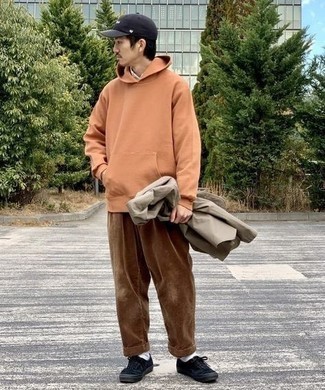 Какие куртки-рубашки носить с оранжевым худи мужчине