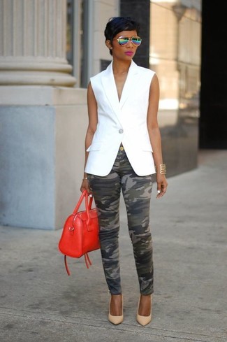 С чем носить оранжевую кожаную сумку женщине