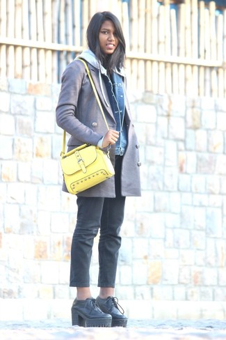 С чем носить оранжевую кожаную сумку женщине