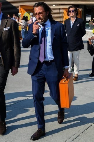 С чем носить оранжевую кожаную сумку мужчине