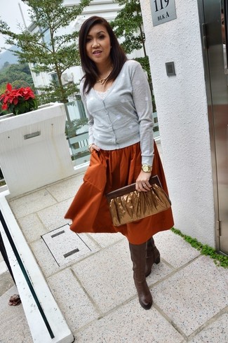 С чем носить оранжевый кожаный клатч