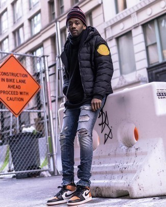 С чем носить оранжевые кожаные высокие кеды мужчине