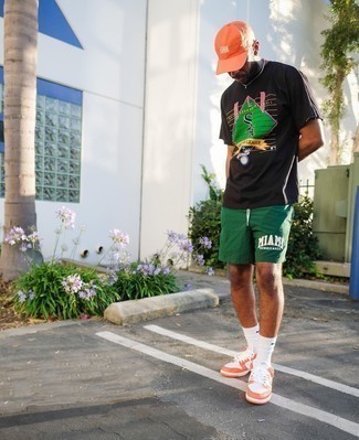 С чем носить оранжевые кожаные низкие кеды мужчине