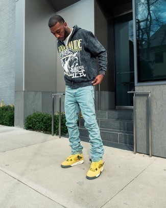 С чем носить оранжевые кожаные кеды мужчине