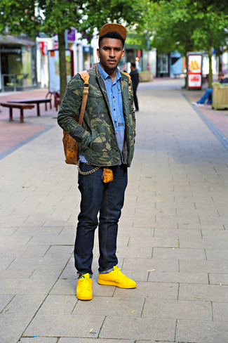 Какие джинсы носить с оранжевыми низкими кедами мужчине