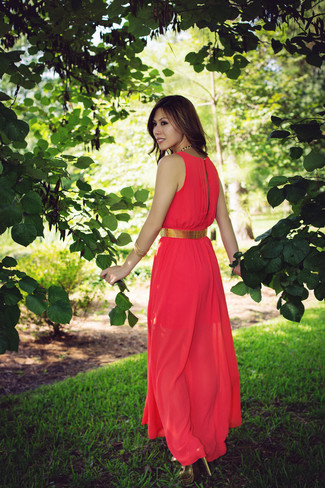 С чем носить оранжевое платье-макси