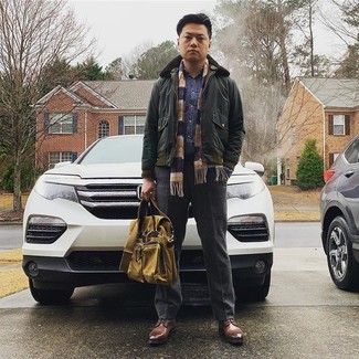 С чем носить оранжевую сумку почтальона