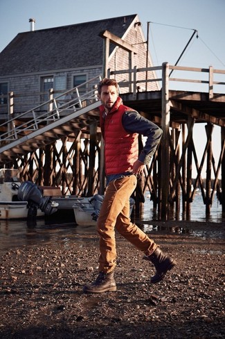 С чем носить оранжевые брюки мужчине