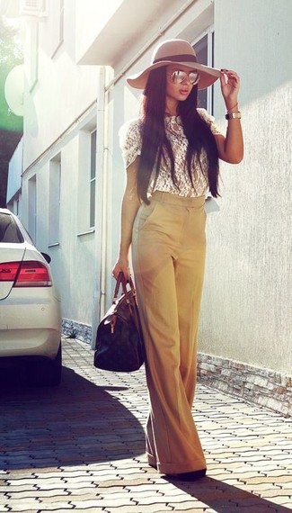 С чем носить оранжевые брюки женщине