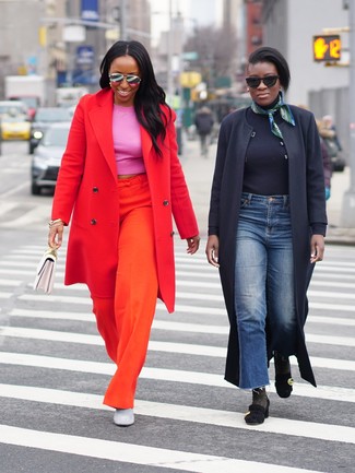 С чем носить оранжевые брюки женщине