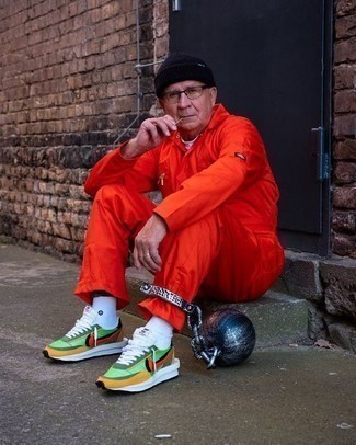 С чем носить оранжевые брюки мужчине