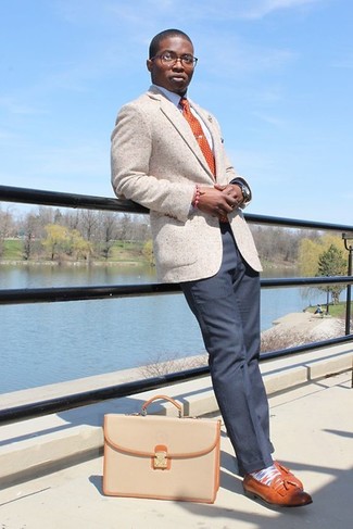 С чем носить оранжевый галстук в горошек мужчине