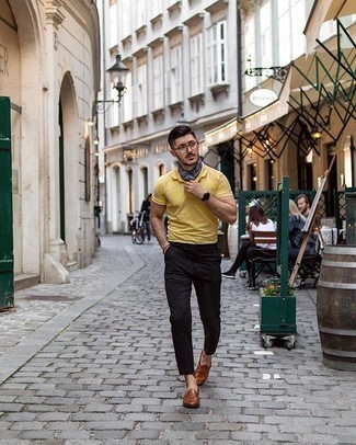 Какие лоферы носить с оранжевой футболкой-поло мужчине