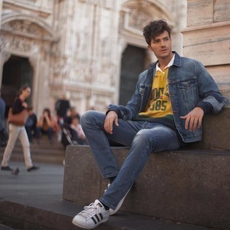 С чем носить оранжевый свитер с воротником поло мужчине